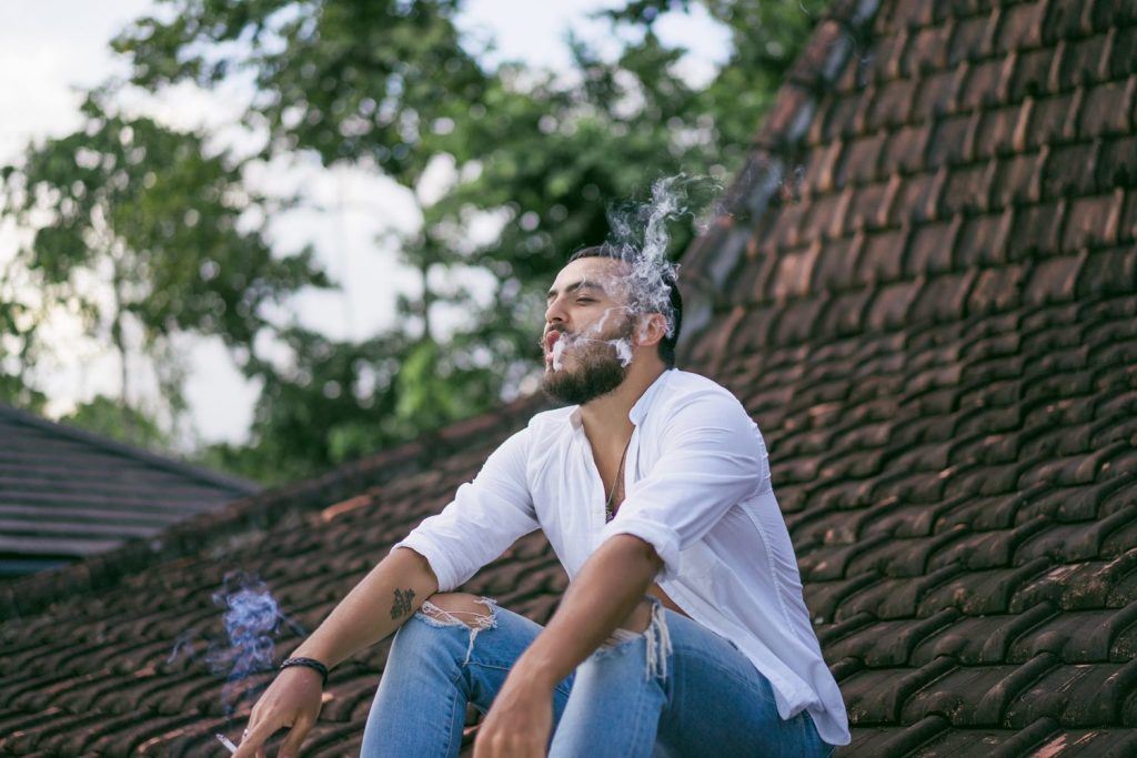 Vapoter avant méditation : apaisement réel ou automatisme du soir ?