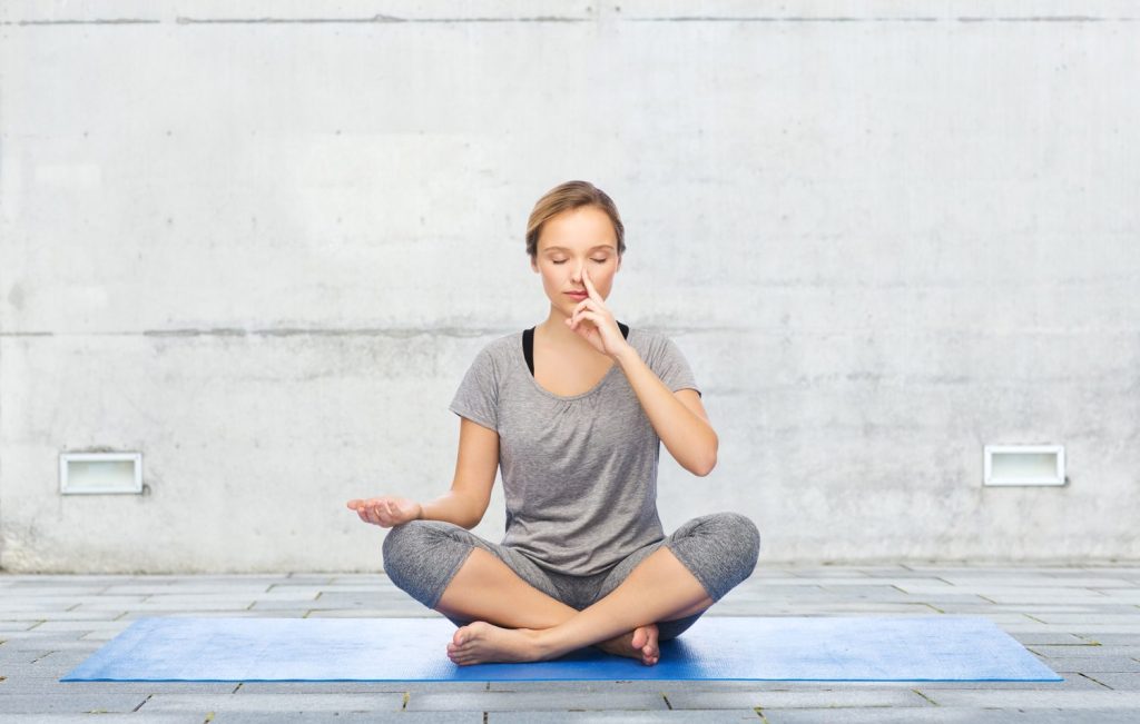 Yoga et essoufflement après le tabac : reprendre sans se presser