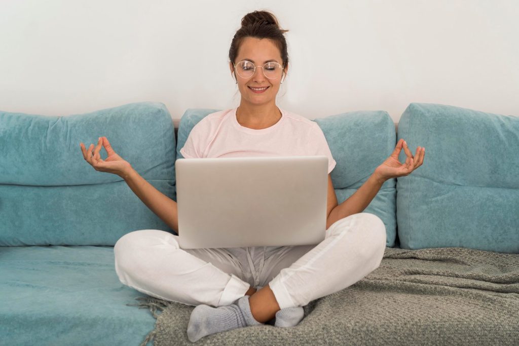 Impossible de méditer le matin ? Réglages simples quand les tâches envahissent l’esprit